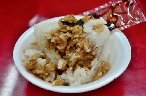 onigiri con salsa de soya